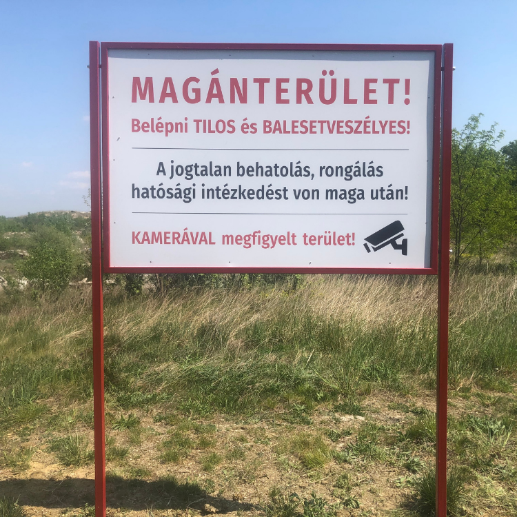 Kültéri tábla telepítés